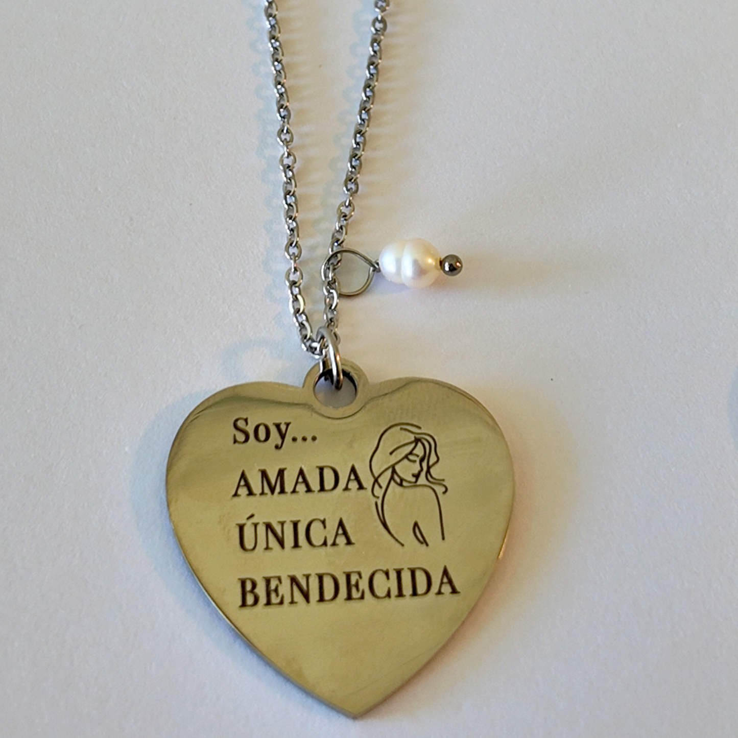 Cadena: AMADA ÚNICA Y BENDECIDA