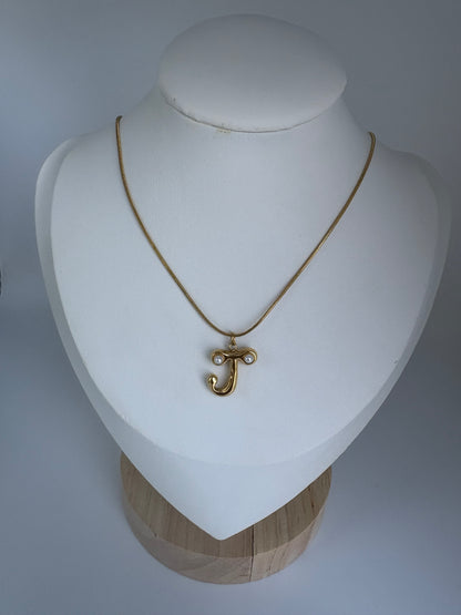 Cadena con Inicial detalle de perla en dorada!