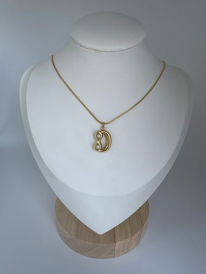 Cadena con Inicial detalle de perla en dorada!