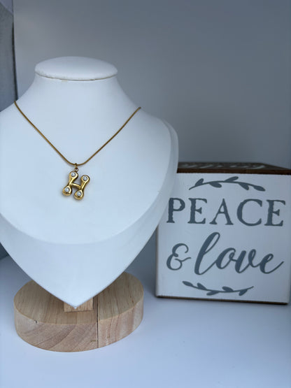 Cadena con Inicial detalle de perla en dorada!