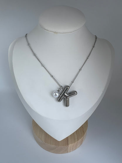 Cadena Inicial Plateada con Perla